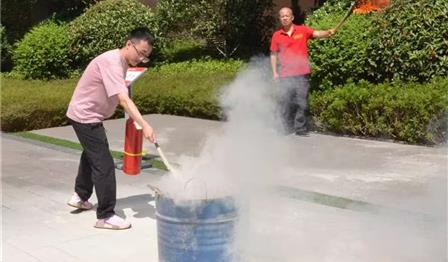 以演筑“防” ，以讲防“患” | 兴城住房公司结合人居智慧公司发展消防应急演练